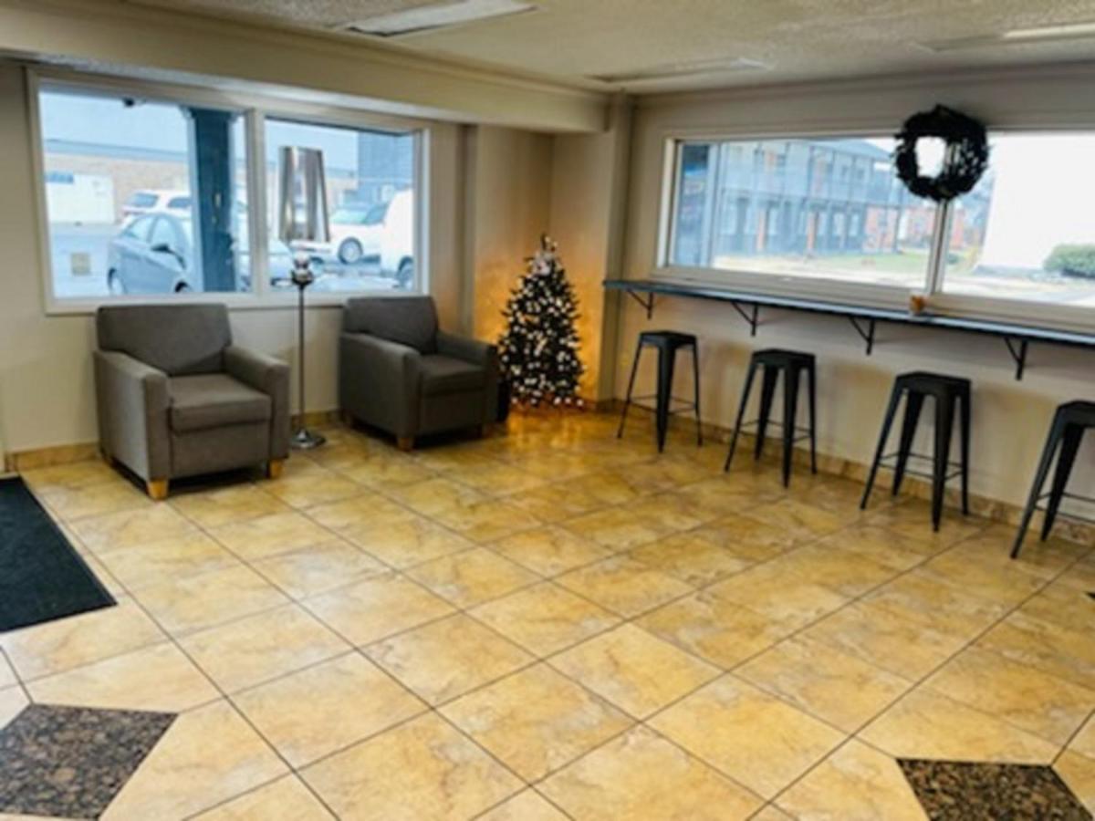 Days Inn And Suites By Wyndham Port Huron Exterior photo