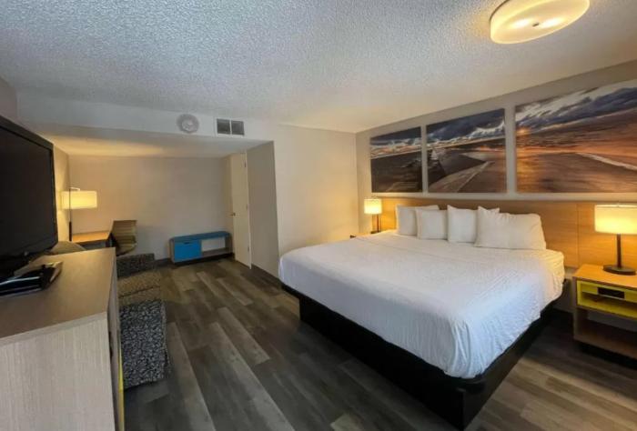 Days Inn And Suites By Wyndham Port Huron Room photo