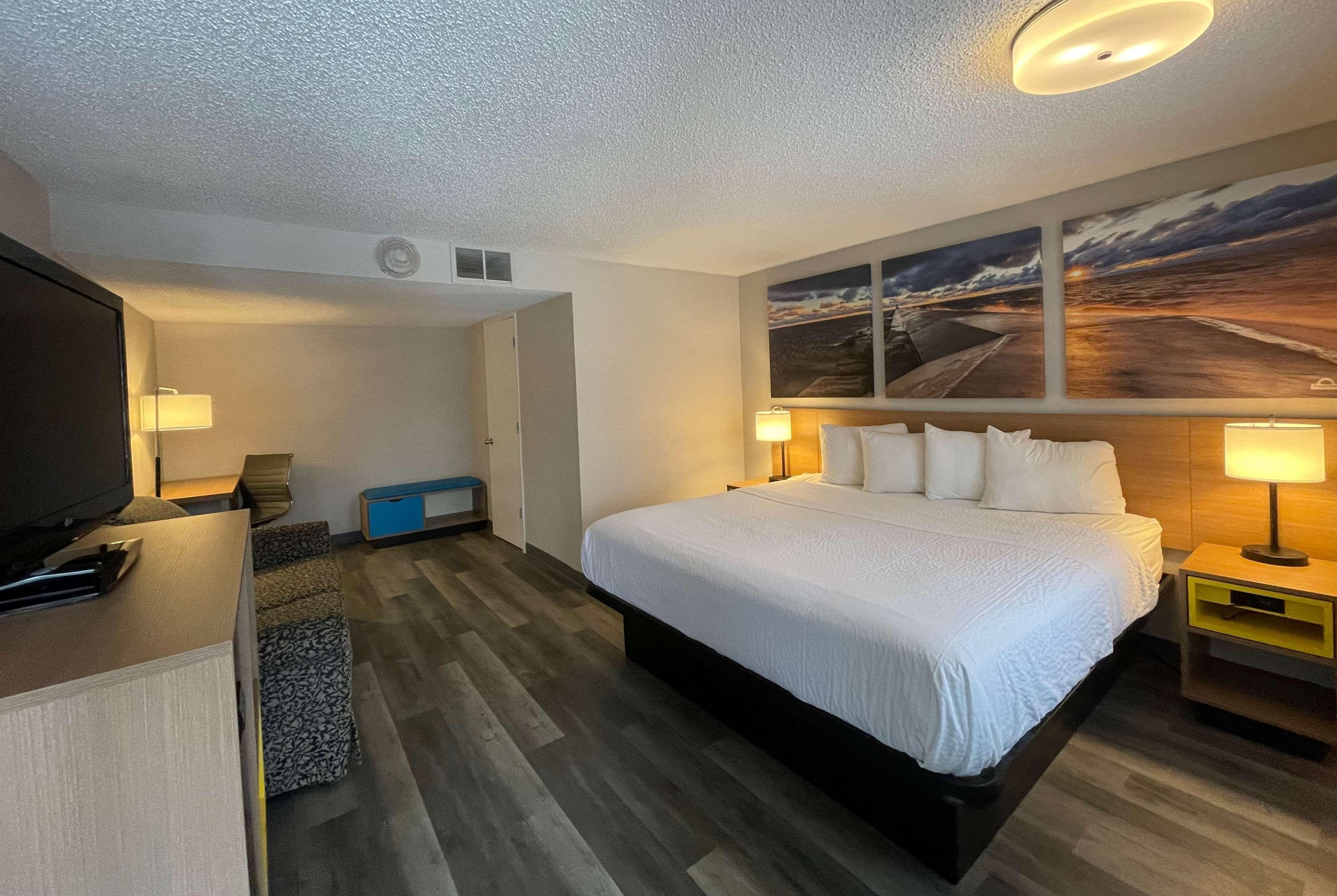 Days Inn And Suites By Wyndham Port Huron Exterior photo