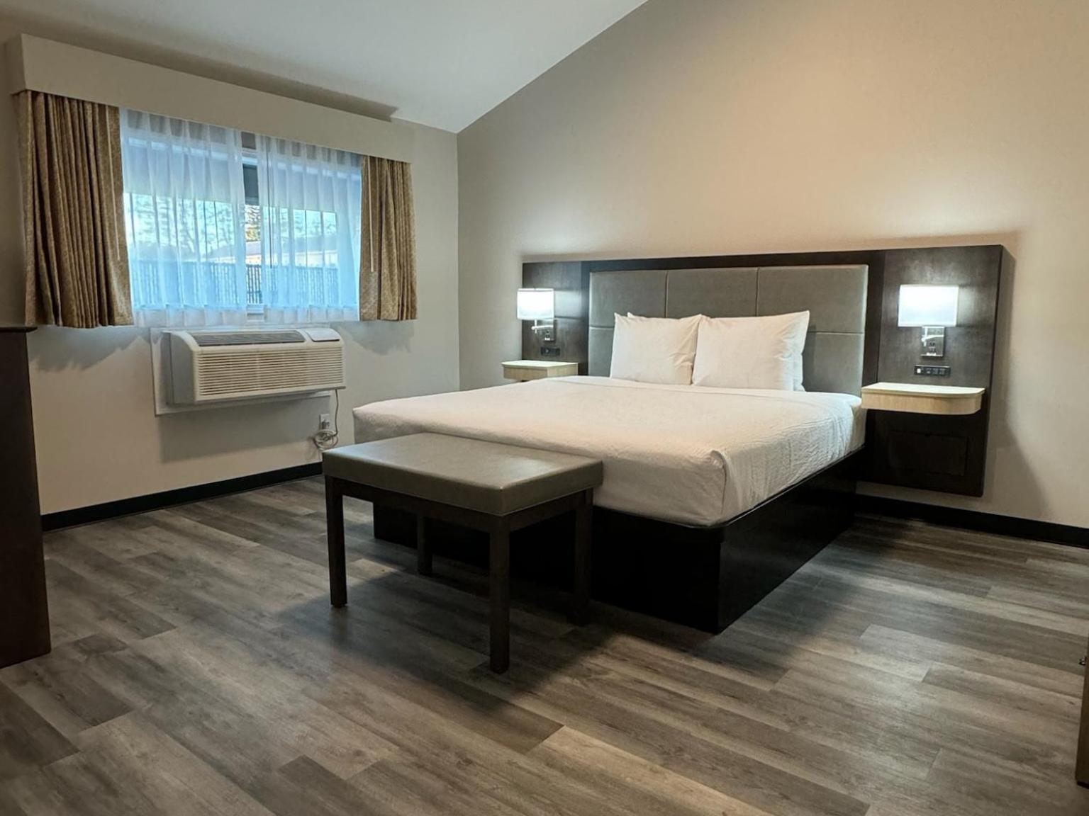 Days Inn And Suites By Wyndham Port Huron Exterior photo