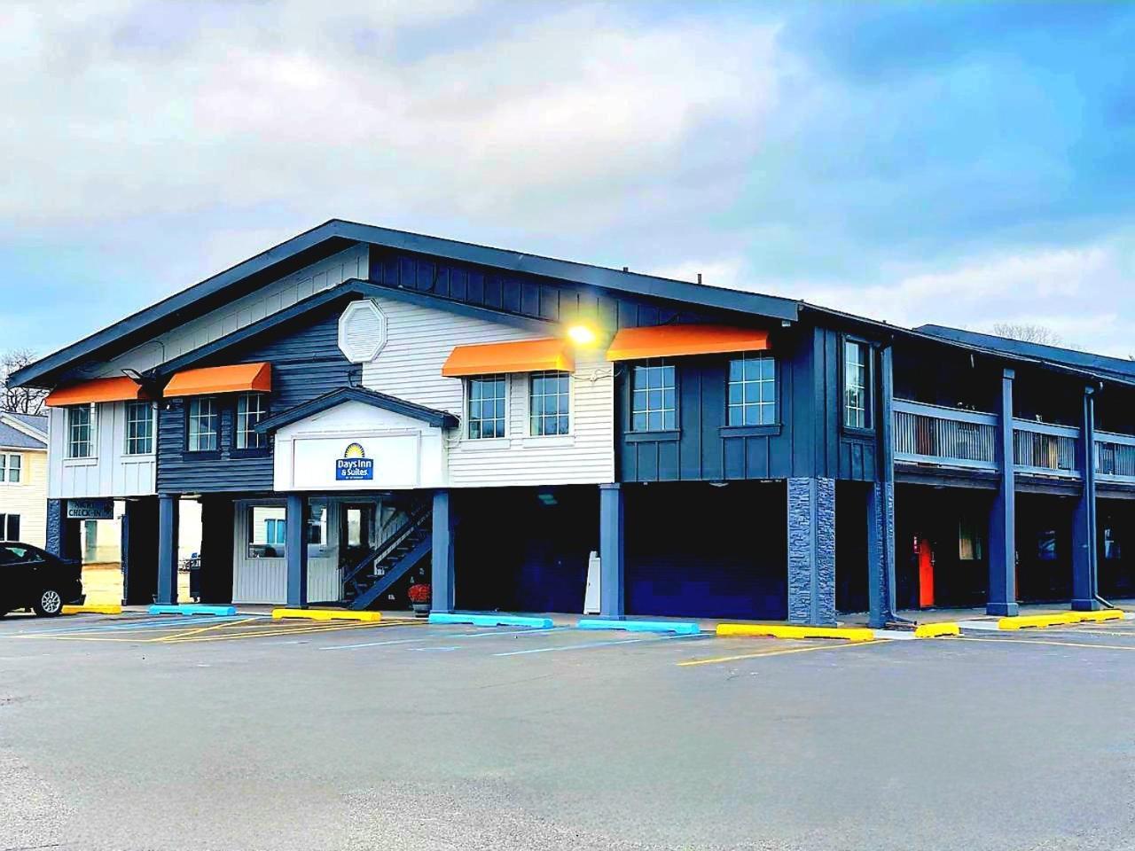 Days Inn And Suites By Wyndham Port Huron Exterior photo
