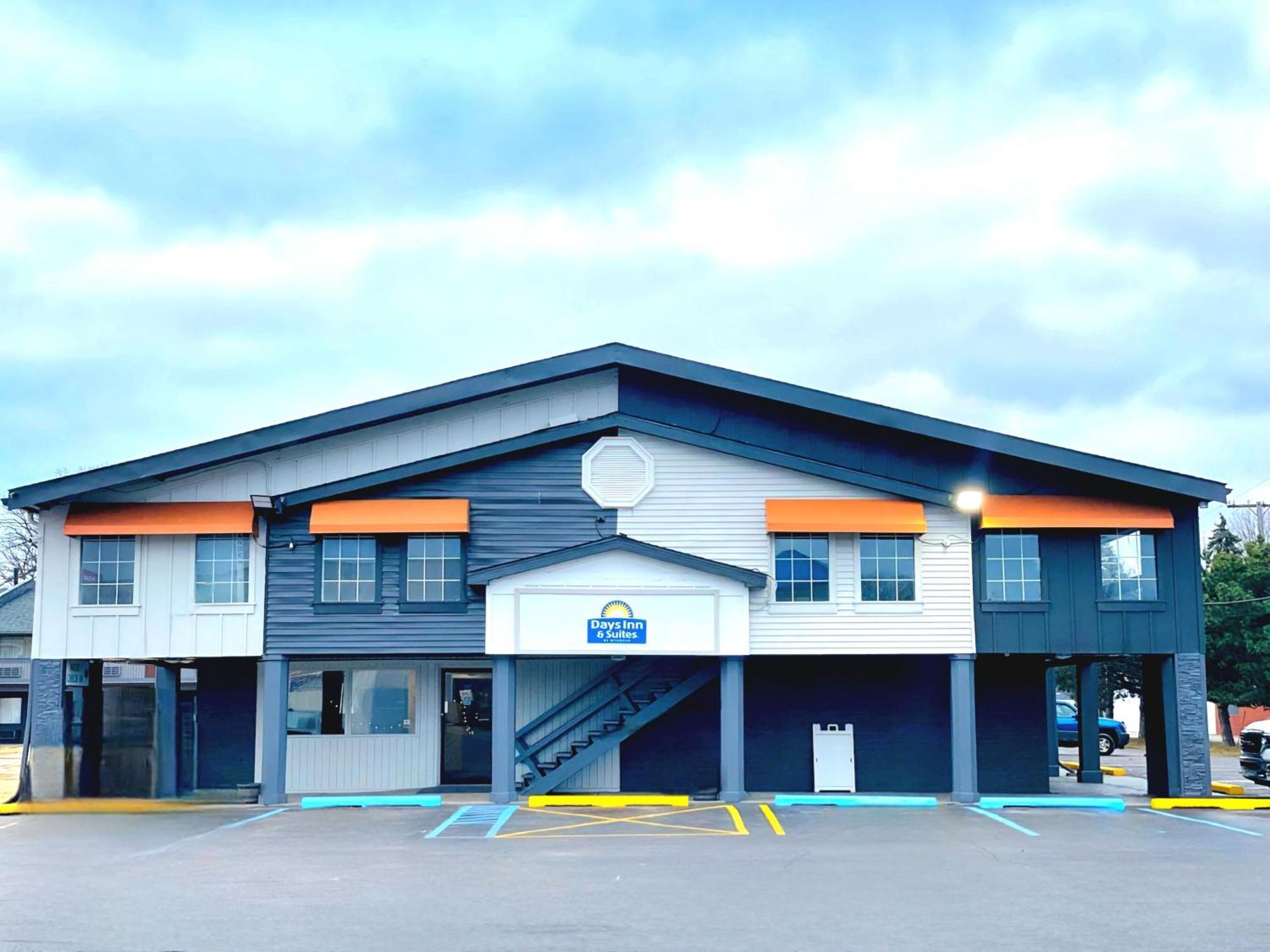 Days Inn And Suites By Wyndham Port Huron Exterior photo