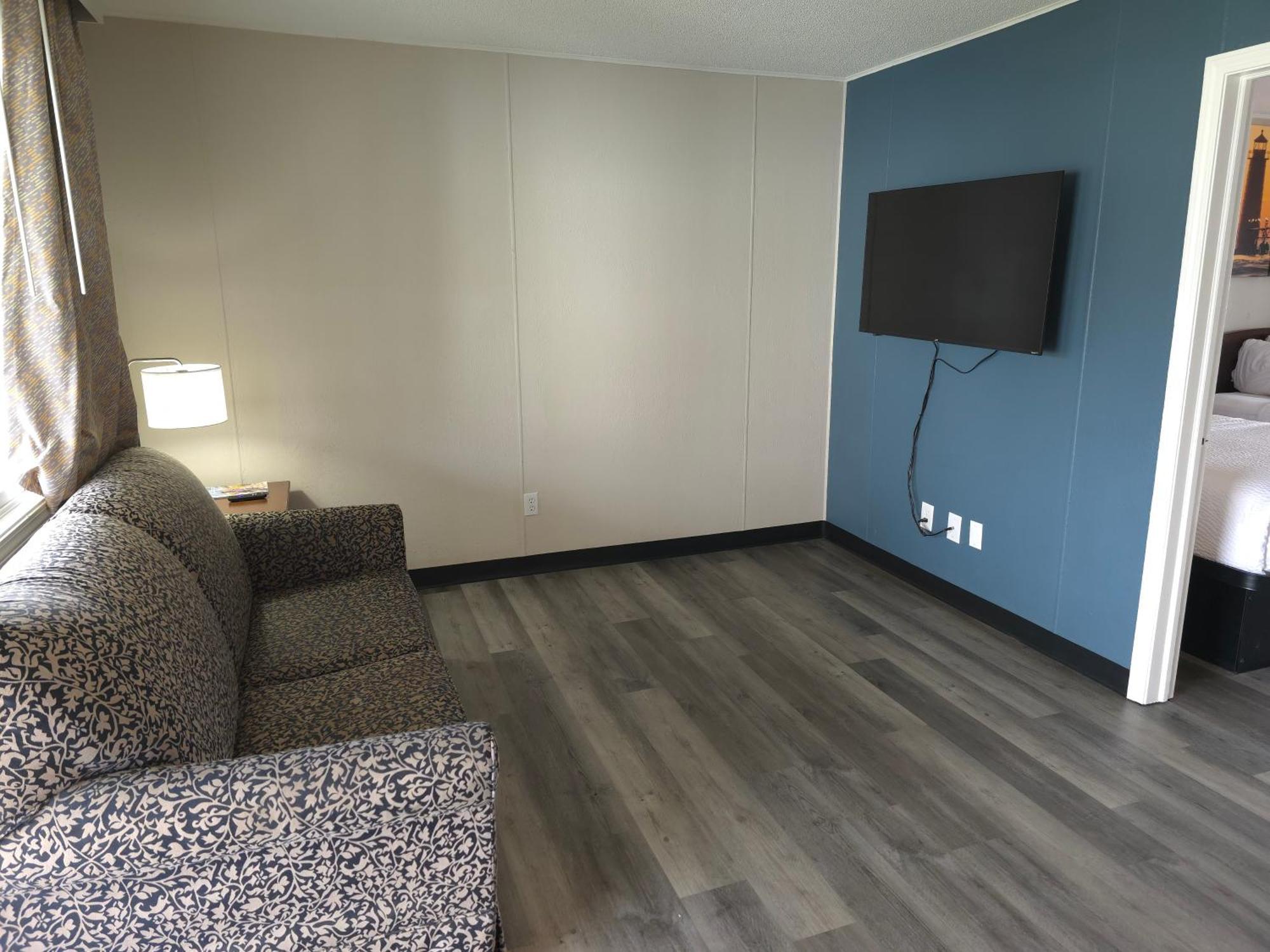 Days Inn And Suites By Wyndham Port Huron Exterior photo