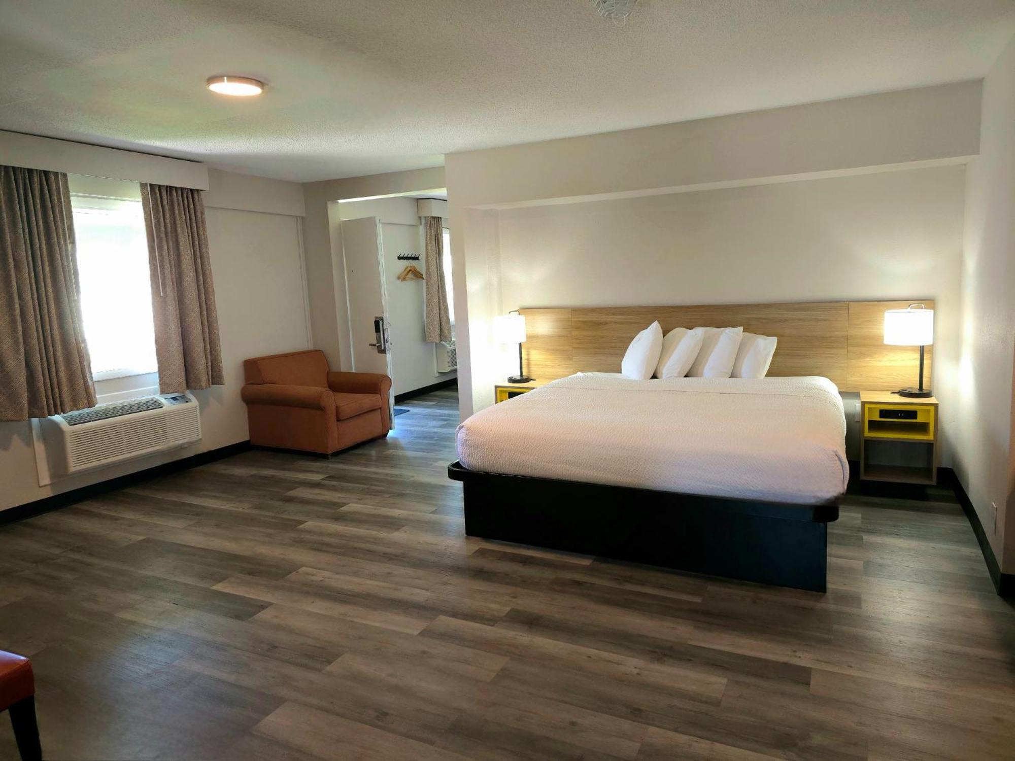 Days Inn And Suites By Wyndham Port Huron Exterior photo